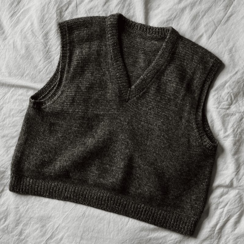 Christoffer Mygind Juul – Aksel V - neck Vest Kit - GAIA - Strikkekit